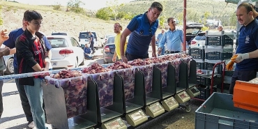 kurban-kesim-alanlarinda-hummali-temizlik-calismasi.jpg