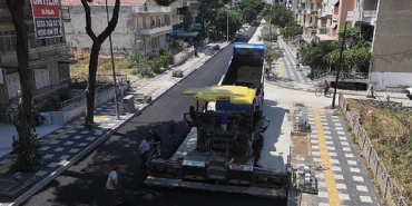 manisa-buyuksehir-belediyesi-salihlide-4-caddeyi-sicak-asfaltla-yeniliyor.jpg
