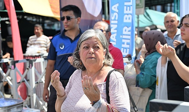 manisa-buyuksehirden-persembe-pazarinda-2-bin-kisiye-asure-ikrami.jpg