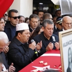manisanin-ilk-kadin-belediye-baskani-gulsah-durbay-son-yolculuguna-ugurlaniyor.jpg