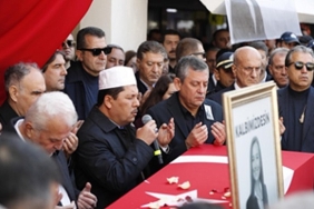 manisanin-ilk-kadin-belediye-baskani-gulsah-durbay-son-yolculuguna-ugurlaniyor.jpg