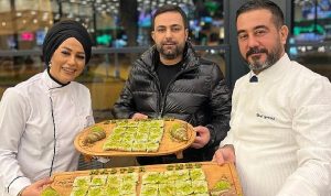 masterchef-sampiyonu-esra-tokelli-katmerci-dayida-katmer-yapti-Bk2tChyT.jpg