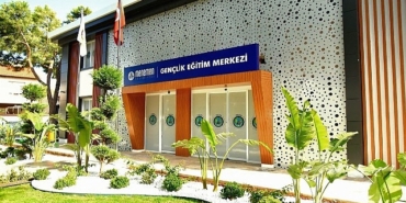 menemen-egitim-yatirimlariyla-ornek-gosteriliyor.jpg