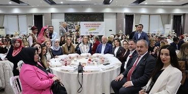 menemende-8-mart-coskusu-yasandi.jpg