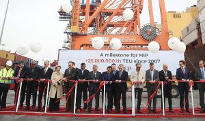 mersin-uluslararasi-limani-25-milyon-teunun-uzerinde-konteyner-ellecleyerek-yeni-bir-kilometre-tasina-ulasti-hKL2maNZ.jpg