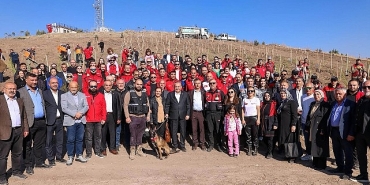 milli-agaclandirma-gununde-keciorende-fidanlar-toprakla-bulustu.jpg