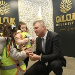 minik-ogrencilerden-baskan-sezere-surpriz-hediye.jpg