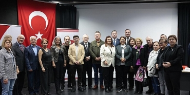 mustafa-necati-ogretmenler-gununde-konakta-anildi.jpg