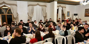 nevsehir-belediyesi-baskanlik-makamini-sahur-sofrasina-cevirdik.jpg