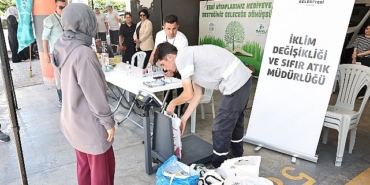 niluferde-atik-kagitlari-getiren-hediye-kazaniyor.jpg