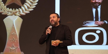 odullere-doymayan-basarili-yapimci-suat-yanca-bir-buyuk-odul-daha.jpg