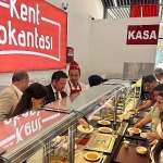 osmangazi-belediyesinden-ferdi-zeyrek-anisina-yemek-ikrami.jpg