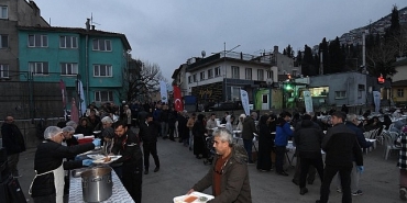 osmangazide-gonul-sofralari-buyuyor.jpg