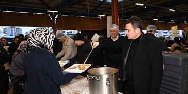 osmangazide-gonul-sofrasi-hamitler-mahallesinde-kuruldu.jpg