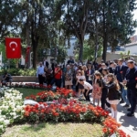 oz-annemizsiniz-hepimiz-sizin-cocuklariniziz.jpg