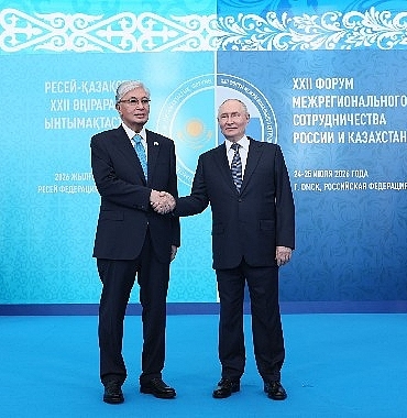 putin-kazakistan-cumhurbaskani-kassym-jomart-tokayev-ile-gorustu.jpg