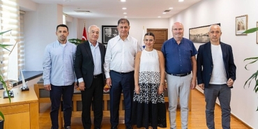 seferihisar-belediye-baskan-vekili-fuat-gumus-ve-meclis-uyelerinden-cemil-tugaya-ziyaret.jpg