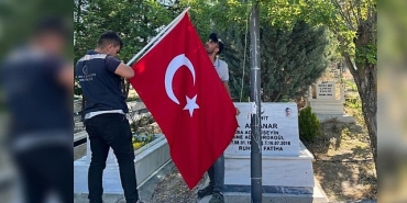 sehit-mezarliklarina-vefa-dokunusu.jpg