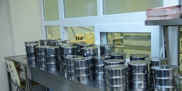 sicak-yemek-hizmeti-suruyor.jpg