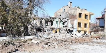 sivasin-en-yogun-bolgelerinden-birine-yeni-otopark-alani-kazandiriliyor.jpg
