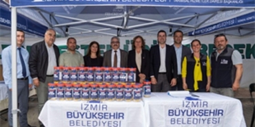 tireli-incir-ureticisine-eksilik-bocegine-karsi-tuzak-dagitildi.jpg