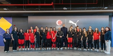 turkiye-basketbol-federasyonu-is-birligiyle-konsept-magaza-acildi.jpg