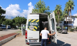 ukome-ekipleri-servis-araclarini-inceliyor.jpg
