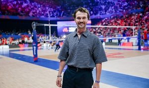 unlu-oyuncu-aras-bulut-iynemli-voleybol-milletler-liginde-filenin-sultanlarina-destek-verdi-p1PXwtYX.jpg