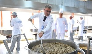 uskudarda-dev-kazanlar-ramazanda-iftar-icin-kayniyor-10-ayri-noktada-30-bin-kisiye-sicak-XdnFj1DJ.jpg
