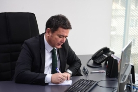 vatandasin-telefonlarini-baskan-erkan-aydin-acti.jpg