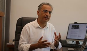 yapay-zeka-issizlik-endisesini-tetikliyor-yapay-zeka-mavi-yakalilardan-sonra-beyaz-yakalilari-tehdit-ediyor-EYOZzvJi.jpg