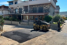 yenifoca-degirmendere-caddesinde-asfalt-calismalari-tum-hiziyla-suruyor.jpg