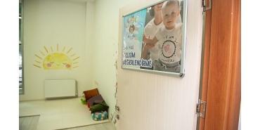 yenisehir-belediyesi-akademi-binasina-bebek-dostu-bina-onayi.jpg