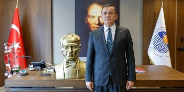 yenisehir-belediyesi-fransada-calinan-ataturk-bustunun-yerine-yenisini-gonderdi.jpg